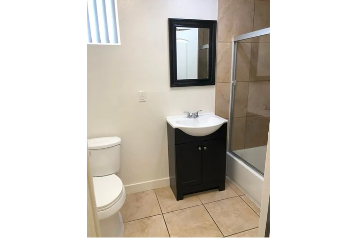 $1900 : 2Bedroom 1Bath Apartment in LA image 6
