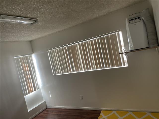 $900 : cuarto en reseda todo incluido image 2