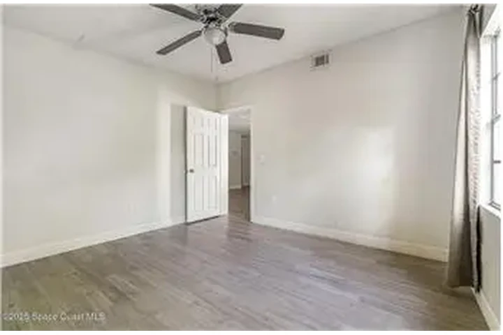 $1050 : Rental property with 2 bedro image 10