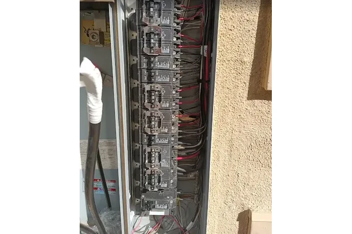 ¡ELECTRICISTAS EXPERTOS! image 8