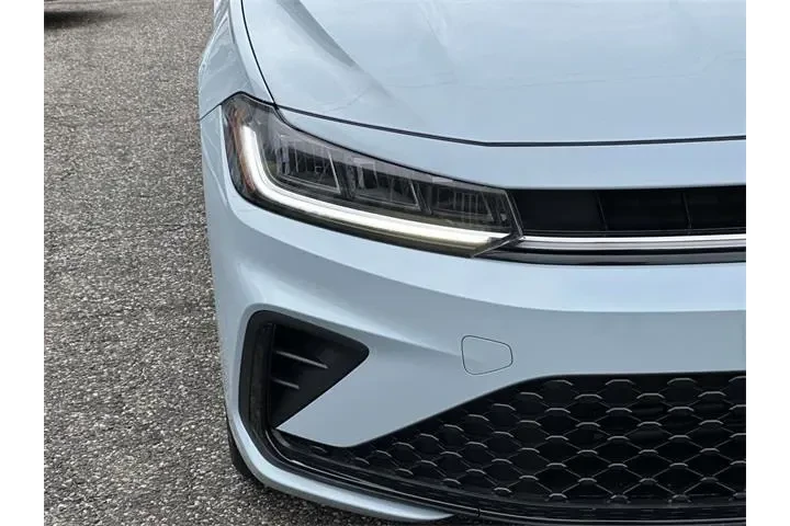 $22082 : Volkswagen Jetta 2025 Sport image 10