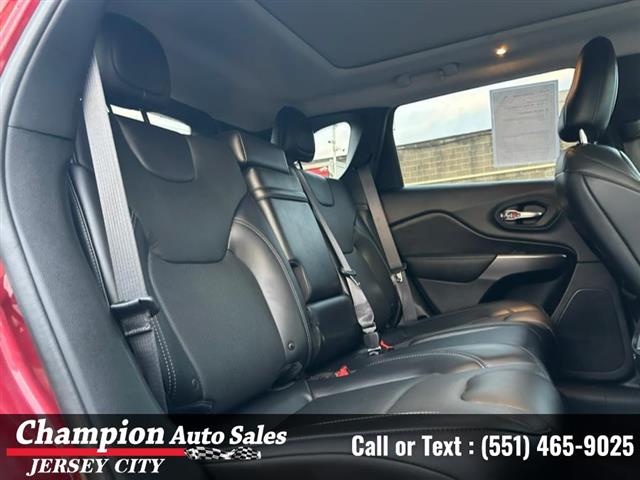 Used 2019 Cherokee Limited 4x image 8