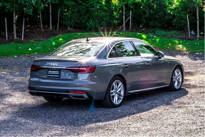 $23895 : Audi A4 2023 AWD quattro S l image 8