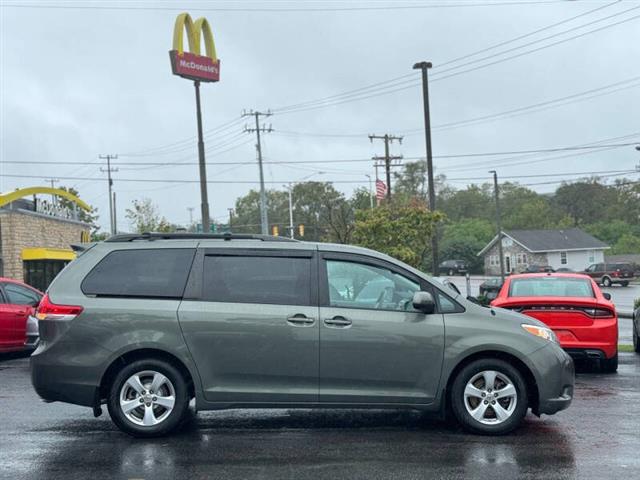 $11995 : 2011 Sienna LE 8-Passenger image 6