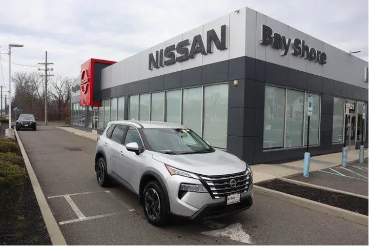 $23382 : Nissan Rogue 2025 AWD SV 4dr image 2