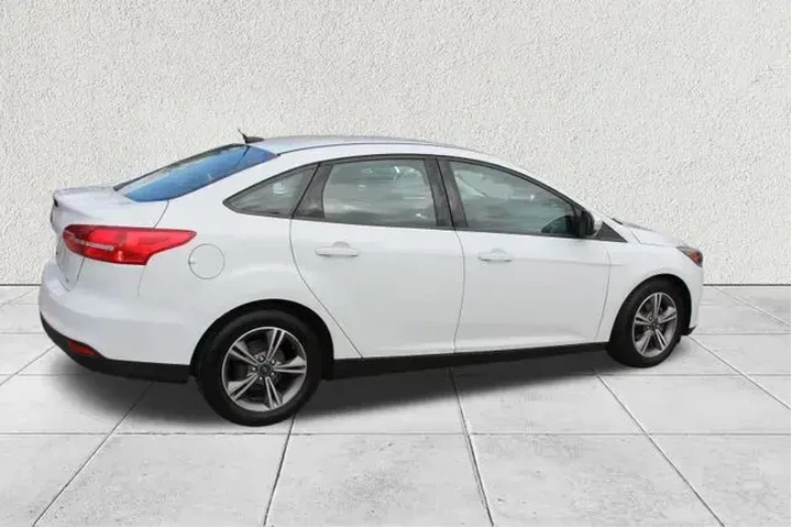 $8995 : Ford Focus 2018 SE 4dr Sedan image 10