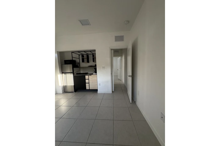 $1550 : Miami in great location image 6