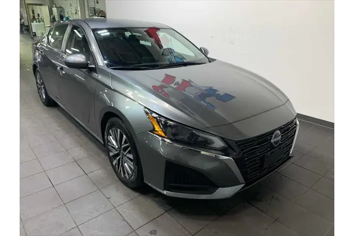$22989 : Nissan Altima 2023 2.5 SV 4d image 2