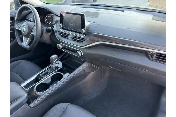 $16934 : Nissan Altima 2023 2.5 SV 4d image 5