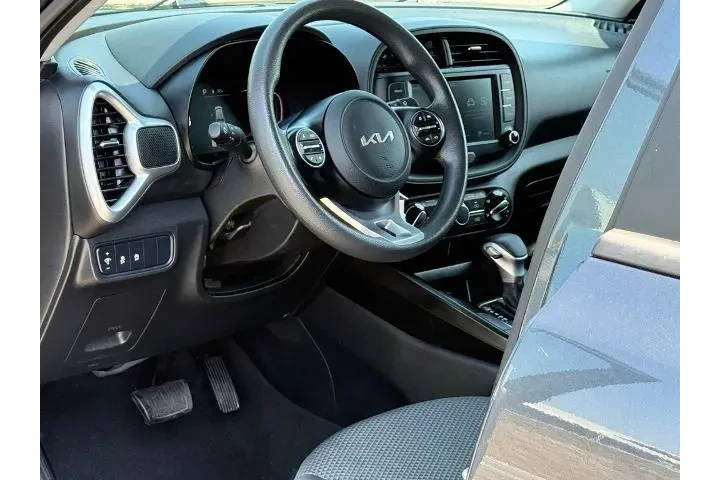 $16989 : Kia Soul 2024 S 4dr Crossove image 5