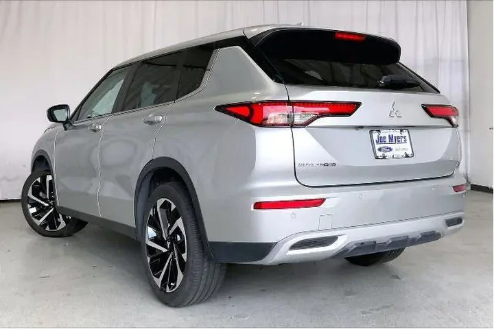 $22911 : Mitsubishi Outlander 2023 SE image 5