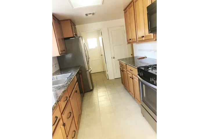 $1600 : NoHo Rental image 7