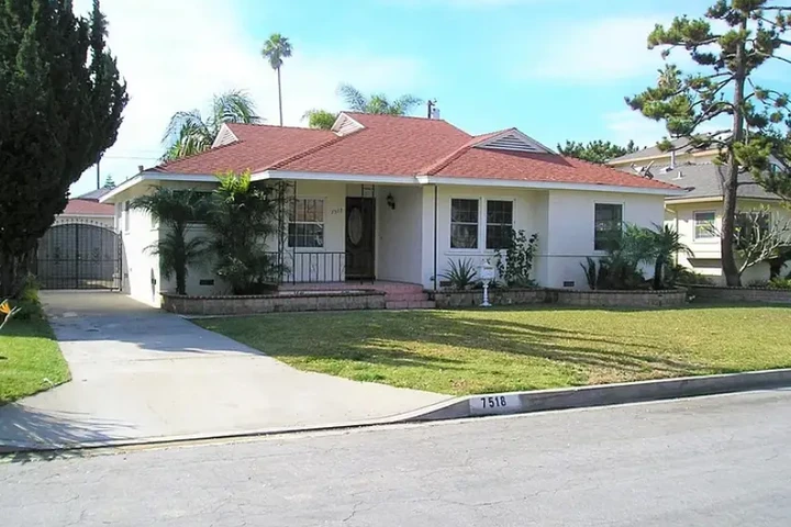 $2400 : HERMOSA CASA🏡EN Downey,CA image 3