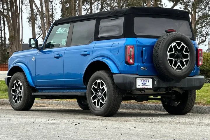 Ford Bronco 2021 4x4 Outer B image 3