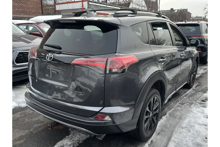 $16990 : Toyota RAV4 2018 AWD Adventu image 6