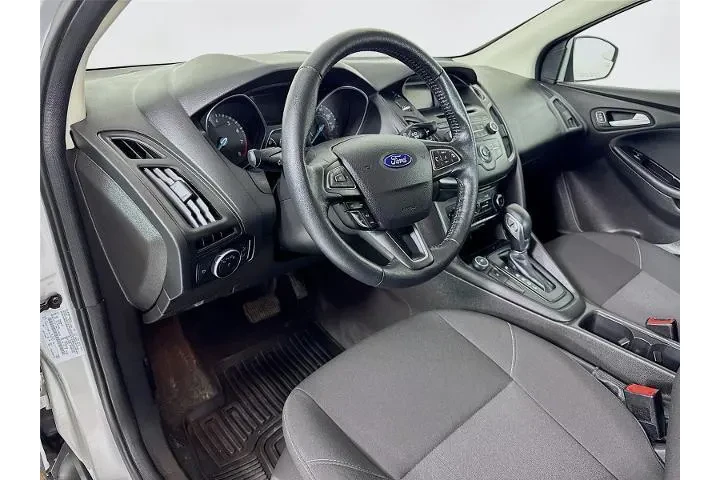 $11752 : Ford Focus 2017 SE 4dr Sedan image 9