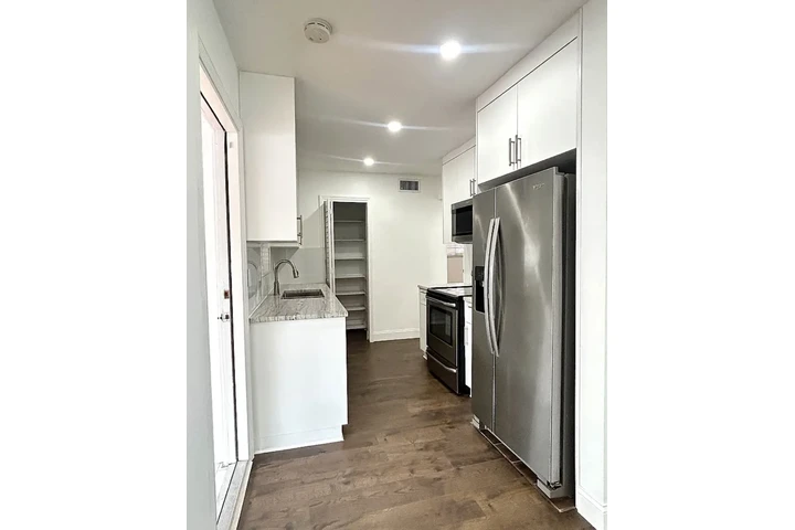 $950 : stainless steel appliances image 3