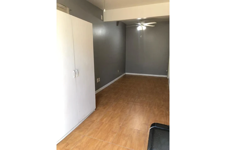 $850 : Cuarto de renta image 3