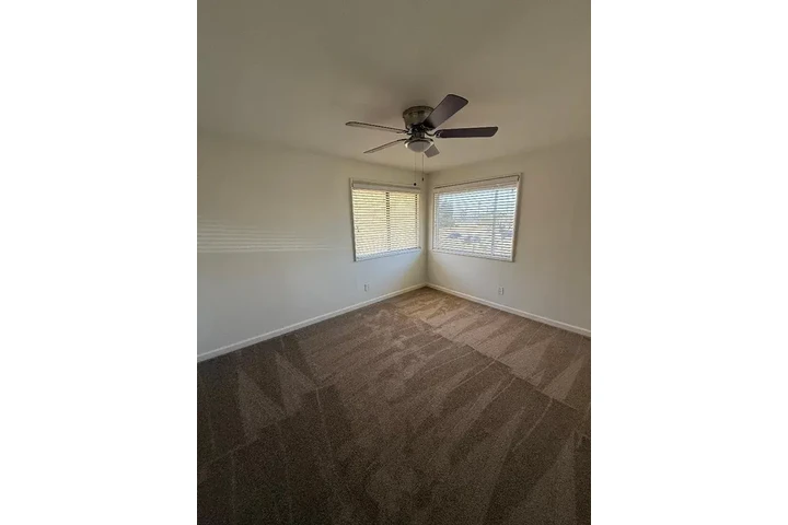 $1700 : Rialto- Move In Ready image 6