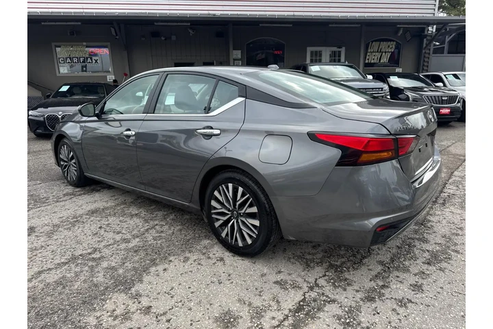 2024 Altima 2.5 SV image 4