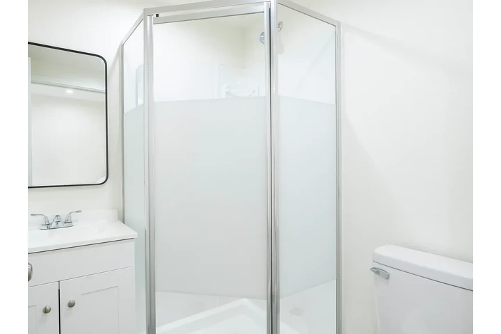 $800 : 1672 W 35th St, Los Angeles image 2