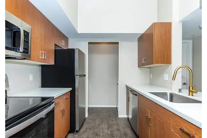 $1250 : Beautiful 3bedroom Apt in NV image 1