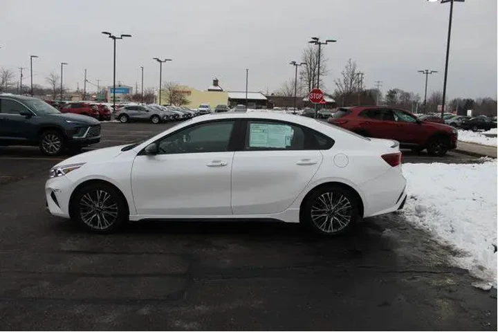 $17986 : Kia Forte 2023 GT-Line 4dr S image 4