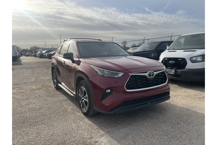 $29159 : Toyota Highlander 2022 XLE 4 image 2