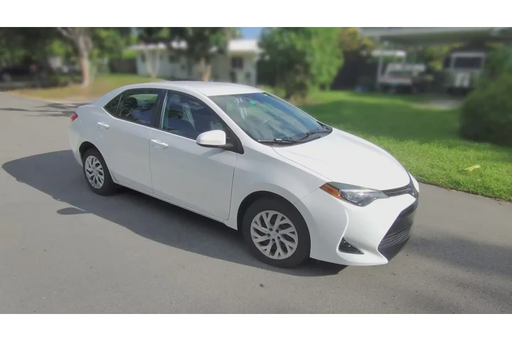 $7700 : 2018 Corolla LE image 3