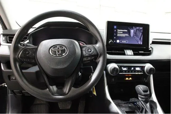 $32998 : Toyota RAV4 2024 LE 4dr SUV image 8