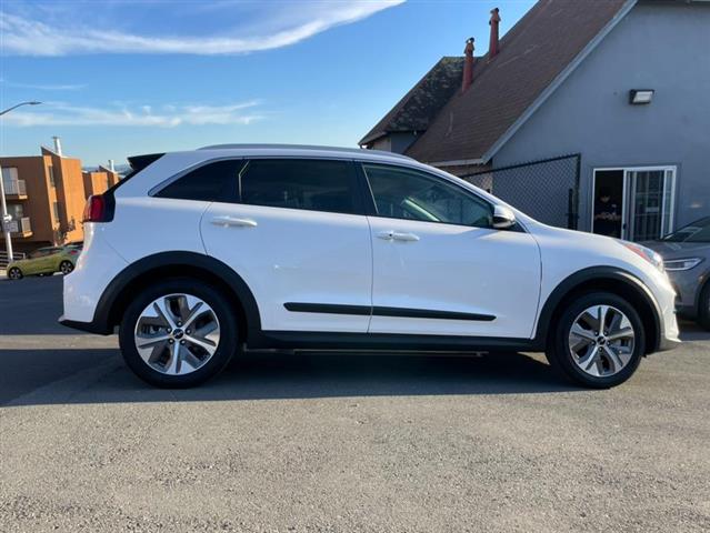 $23900 : Used 2022 Niro EV EX Premium image 5