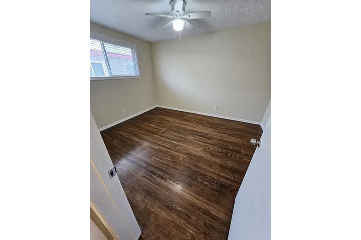 $1450 : Sherman Oaks 2H 1B Apto image 7