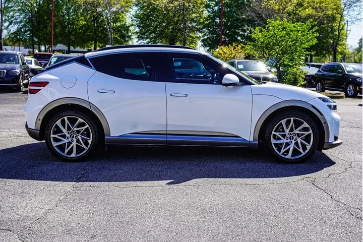 $28460 : Genesis GV60 2023 AWD Advanc image 8