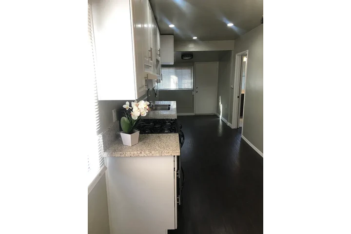 $1000 : Bungalow image 1