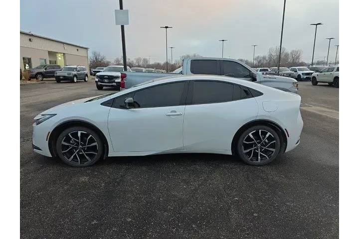 $34589 : Toyota Prius Prime 2024 XSE image 1