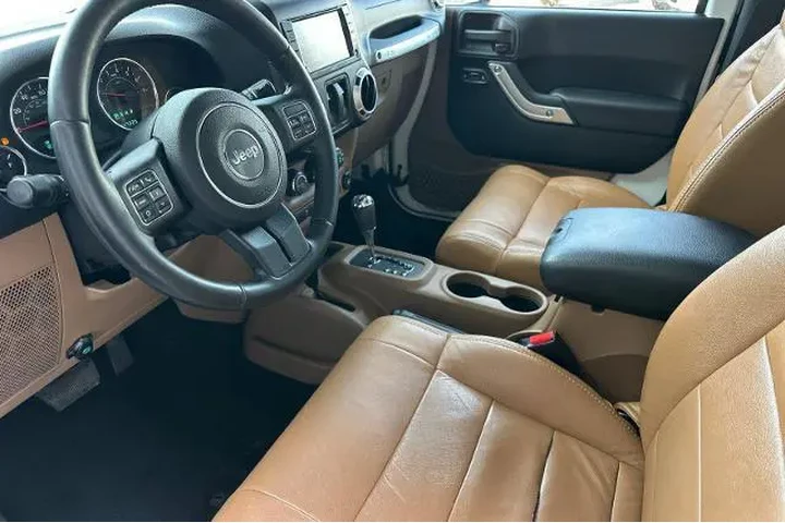 $14995 : Jeep Wrangler 2012 4x4 Sahar image 9