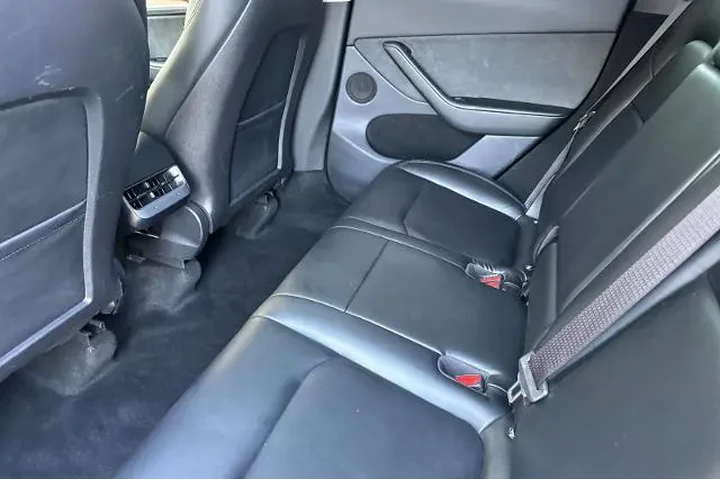 $29377 : Tesla Model Y 2023 AWD 4dr C image 6