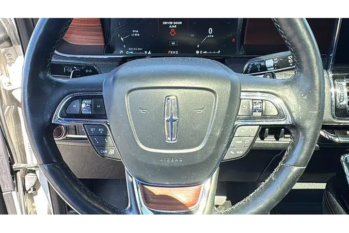 $39075 : Lincoln Navigator L 2020 4x4 image 10