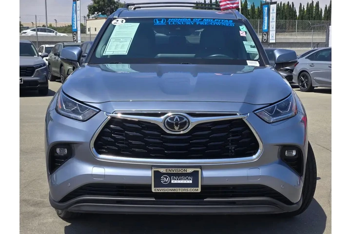 $39995 : Toyota Highlander 2023 L 4dr image 2