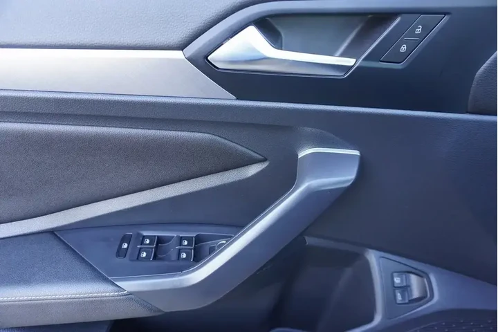 $20988 : Volkswagen Jetta 2024 SE 4dr image 9