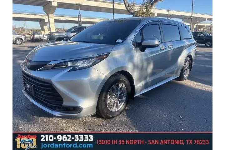 $25415 : Toyota Sienna 2021 LE 8-Pass image 3