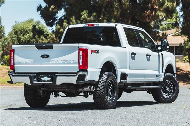 2023 Super Duty F-250 SRW XLT image 8