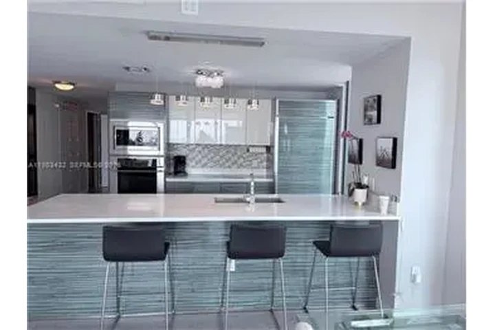 $5850 : Rental property with 3 bedro image 6