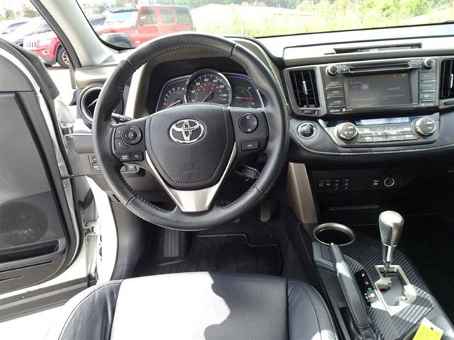 $9900 : 2015 Toyota Rav4 Límites SUV image 4