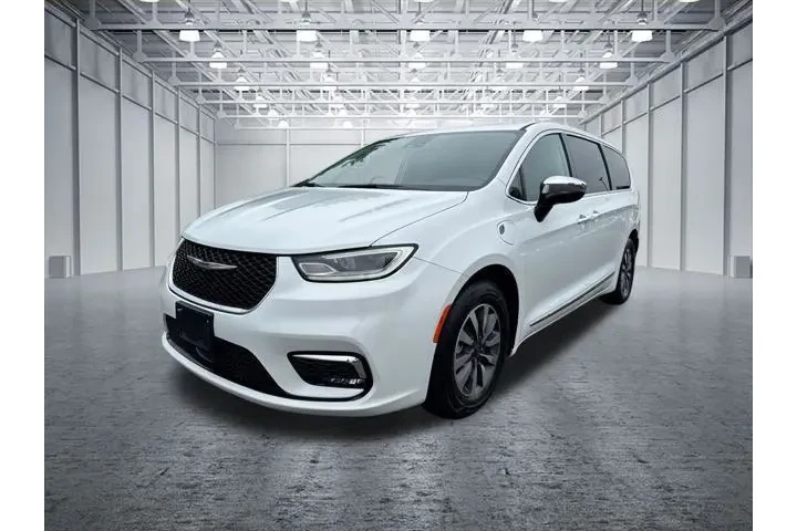 $28995 : Chrysler Pacifica Plug-In Hy image 3