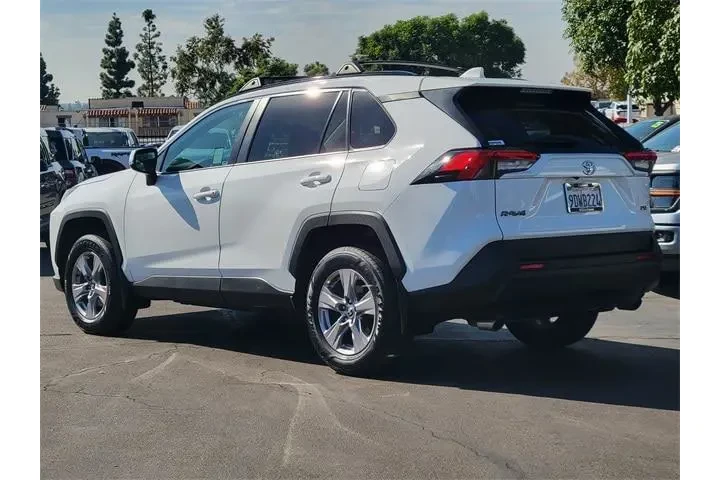 $28990 : Toyota RAV4 2022 XLE 4dr SUV image 2