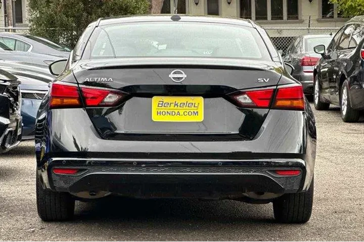 $16881 : Nissan Altima 2024 2.5 SV 4d image 5