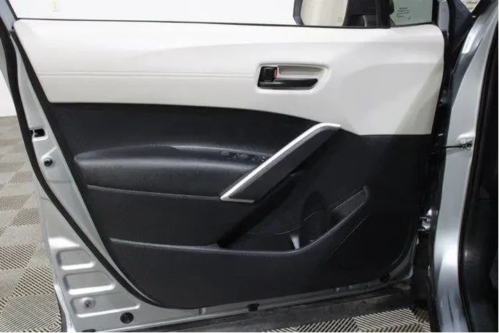 $26798 : Toyota Corolla Cross 2024 AW image 6