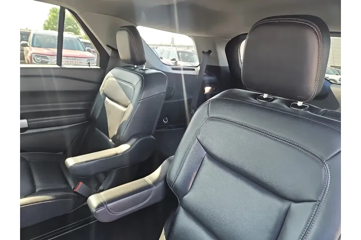 $33706 : Ford Explorer 2023 AWD XLT 4 image 9