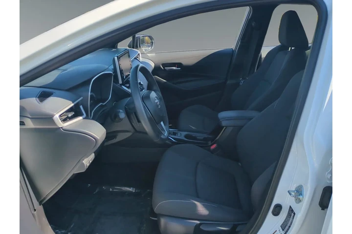 $24617 : Toyota Corolla Hatchback 202 image 9